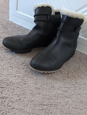 Sorel Harlow Black Faux-Shearling Trim Ankle Bootie